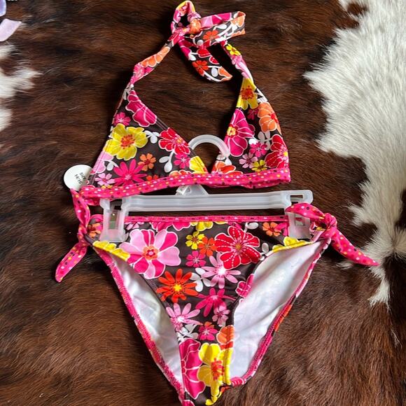 Girls swimsuit - Picture 1 of 3